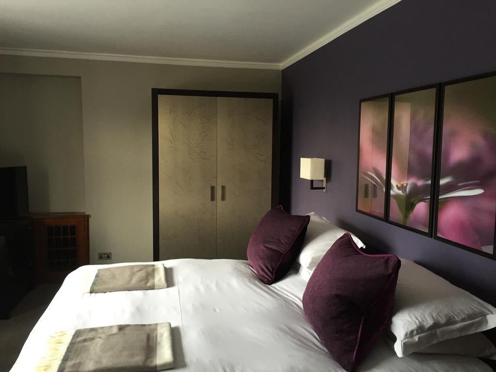 Hogarths Stone Manor Hotel คิดเดอร์มินสเตอร์ ภายนอก รูปภาพ